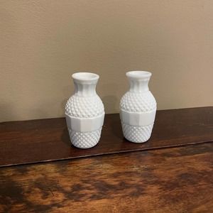 VTG 70s 80s milk glass bud vases set of 2 Made in Taiwan